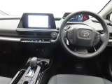 ぜひ展示車の運転席に座ってみてください。