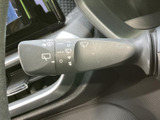 雨天時でもクリアな視界を確保できるワイパーレバー。運転状況に合わせて、最適な設定で安全な運転をサポートします。