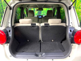 普段のお買い物や通勤、送迎等に十分な荷室スペースを確保しております。セカンドシートを倒すと、大きな荷物の積載も可能です♪