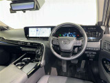 運転席まわりです。 各操作スイッチは使いやすい位置に配置されてます。