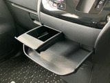 視認性の高いメーター類で、運転に必要な情報を的確に把握できます。運転に集中できる、シンプルでわかりやすいデザインです。