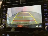 バックギアに入れると、このように後方が映し出されます!駐車の際とても安心!便利!最終確認はご自身の目と耳で必ず行ってください!