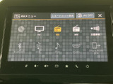 CD、ラジオ、USBなど、多様なメディアに対応。お好みの音楽で、車内を心地よい空間に変えられます。スマホ連携機能も便利です。