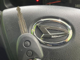 【キーレス】少し離れた場所からでもボタン一つでドアの開錠・施錠ができるのでとっても便利!ドアの鍵穴周りに傷をつけることもありません♪