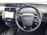 運転席まわりです。 各操作スイッチは使いやすい位置に配置されてます。
