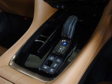 電動パーキングブレーキ・ブレーキホールドを装備してます。ホールド機能は信号待ちが多い一般道で疲労軽減になり、大好評です!