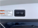 後ろが狭くてもサッと積める。途中で止められる安心のバックドア。後ろの駐車スペースが狭い時に重宝しますよ♪