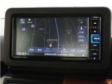 ダイハツ純正ワイドエントリーメモリーナビ(NMZK-W72D)&バックカメラが装備されているので、普段の使い勝手もロングドライブも快適です。