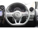 各種のコントロールスイッチが内蔵され、運転に集中できるステアリング。