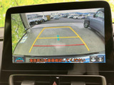 後方確認をサポートするモニター。駐車時の安全性は高まります。バック時の視認性を高め、狭い場所でも安心の運転をサポートします。
