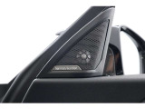 harman/kardonサラウンドサウンドシステムを装備。臨場感あふれる迫力のサウンドを楽しめます。ドライブ中の音楽をより上質に演出する、ハイラインパッケージの魅力的な装備です。