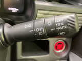 操作しやすいウインカーレバーで、安全な車線変更をサポートします。直感的な操作で、スムーズな運転が可能です。