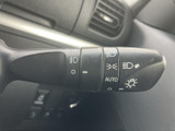 操作しやすいウインカーレバーは、安全な車線変更をサポート。直感的に操作できるので、運転に集中できます。