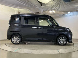 運転席側も電動スライドドアになってます。ショッピングなどでのお買い物時手がふさがっていてもドアに軽く触れるかリモコンで開閉できるので便利です!