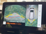 【パノラミックビューモニター】専用のカメラにより、上から見下ろしたような視点で360度クルマの周囲を確認することができます☆死角部分も確認しやすく、狭い場所での切り返しや駐車もスムーズに行えます。