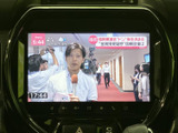 停車中には、地上デジタル放送を楽しめるTV機能を搭載。長距離移動や休憩時間のお供に最適です。様々な情報を手軽にチェックできます。