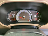 運転に必要な情報を分かりやすく表示。視認性の高いメーター類は、安全運転をサポートし、快適なカーライフを叶えます。