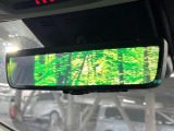 【デジタルインナーミラー】後席の大きな荷物や同乗者で後方が確認しづらい時でも安心!カメラが撮影した車両後方の映像をルームミラー内に表示。クリアな視界で状況の確認が可能です!