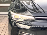LEDマトリックスヘッドライト「IQ.LIGHT」。対向車や先行車を検知し、LEDを個別制御。まぶしさを抑えながら、夜間の視界をしっかり確保します。