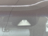 【ホンダセンシング】走行中に前方の車両等を認識し、衝突しそうな時は警報とブレーキで衝突回避と被害軽減をアシスト。より安全にドライブをお楽しみいただけます。