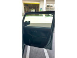 運転席ドアです。各ドアのドアトリムはキズや汚れ等はほとんど無く状態良く保たれています。
