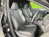 後部座席も気になるようなキズ・汚れやへたり等、大きなダメージはなく、良好な状態です。