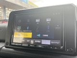 お気に入りの音楽を車内で楽しめます。様々なソースに対応し、快適なドライブを演出。Bluetooth接続でスマホの音楽もOKです。