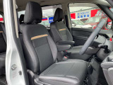 ひじ掛けが付いて運転が楽です