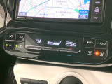 【オートエアコン】一度お好みの温度に設定すれば、車内の温度を検知し風量や温度を自動で調整。暑い&hellip;寒い&hellip;と何度もスイッチ操作をする必要はありません。快適な車内空間には必須の機能ですね♪
