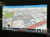 見やすい高画質ディスプレイが、運転中の情報収集をサポート。快適なドライブをさらに楽しむための頼れる相棒です。操作性も高く、直感的に使えます。