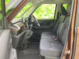 運転しやすい配置で、操作性も抜群です。シンプルで分かりやすいデザインは、初めての方でも安心して運転できます。快適なカーライフを。