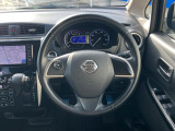 インテリアに合わせたデザインのステアリングは、運転される方のことも考え、運転しやすい形状、大きさです。是非一度、実際に触ってお確かめください。