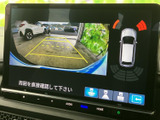 後方確認をサポートするモニターは、安全な運転に欠かせません。狭い場所での駐車や車庫入れもスムーズに行えます。運転の苦手な方にもおすすめです。