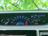 視認性の高いメーター類で、運転に必要な情報を一目で確認できます。夜間でも見やすく、安全運転をサポートします。運転に集中できます。