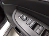 ワンタッチでドアミラーの格納が可能です!狭い車庫や立体駐車場などにオススメ!