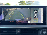 パノラミックビューモニター付きです。車両を上から見たような映像をディスプレイオーディオ画面に表示。運転席からの目視だけでは見にくい、車両周辺の状況をリアルタイムでしっかり確認できます。