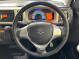 インテリアに合わせたデザインのステアリングは、運転される方のことも考え、運転しやすい形状、大きさです。是非一度、実際に触ってお確かめください。