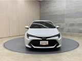 お車購入のポイントとなるフロントマスクです!シャープな目つきが印象的なデザインのヘッドランプです。