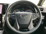 握りやすいステアリングは、運転操作をスムーズに。快適なドライビング体験をサポートします。