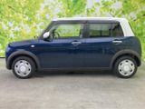 すっきりとしたボディラインが特徴的。コンパクトながらも安定感のあるフォルムで、運転しやすい一台です。