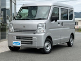 角張ったフォルムが特徴的で、運転時の視認性も確保。小回りが利き、狭い道でも扱いやすい一台です。日常使いに最適な相棒となるでしょう。
