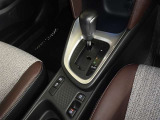 電動パーキングブレーキ・ブレーキホールドを装備してます。ホールド機能は信号待ちが多い一般道で疲労軽減になり、大好評です!