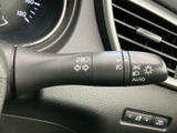 雨天時でもクリアな視界を確保できるワイパーレバー。操作も簡単で、運転に集中できます。様々な設定で、状況に応じた拭き取りが可能です。