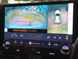 【パノラミックビューモニター】専用のカメラにより、上から見下ろしたような視点で360度クルマの周囲を確認することができます☆死角部分も確認しやすく、狭い場所での切り返しや駐車もスムーズに行えます。