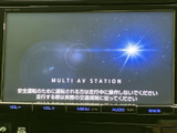 使いやすいインターフェースで快適なドライブをサポートします。多彩な情報表示で目的地までの道のりをスムーズに案内し、直感的な操作で快適にご利用いただけます。