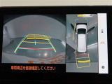 パノラミックビューモニター付きです。車両を上から見たような映像をモニター画面に表示。運転席からの目視では見にくい、車両周辺の状況をリアルタイムでしっかり確認できます。