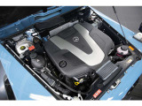 3.0リッターV6ディーゼルターボを搭載しております。低回転域から湧き上がる豊かなトルクが二トン超の車体を軽々と押し出し、燃料コストの面でも日常使いに適した一台です。長距離移動が多い方も安心の一台です