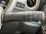 操作しやすいウインカーレバーで、安全な車線変更をサポート。スムーズな操作感で、運転のしやすさを高めます。確実な操作が可能です。