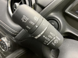 雨天時でもクリアな視界を確保。雨の量に合わせて調整できるので、安全運転に貢献します。