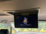 【12.8型フリップダウン】大画面モニターで後席でもエンタメをお楽しみいただけます。家族や友人とお出かけする機会が多い方に大人気です♪